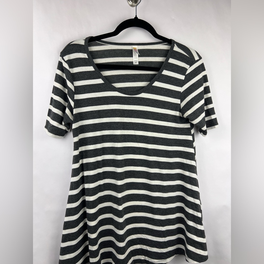 LuLaRoe Striped Swing Tunic Tee Gray White Short Sleeve Soft Stretch XXS - Picture 2 of 7